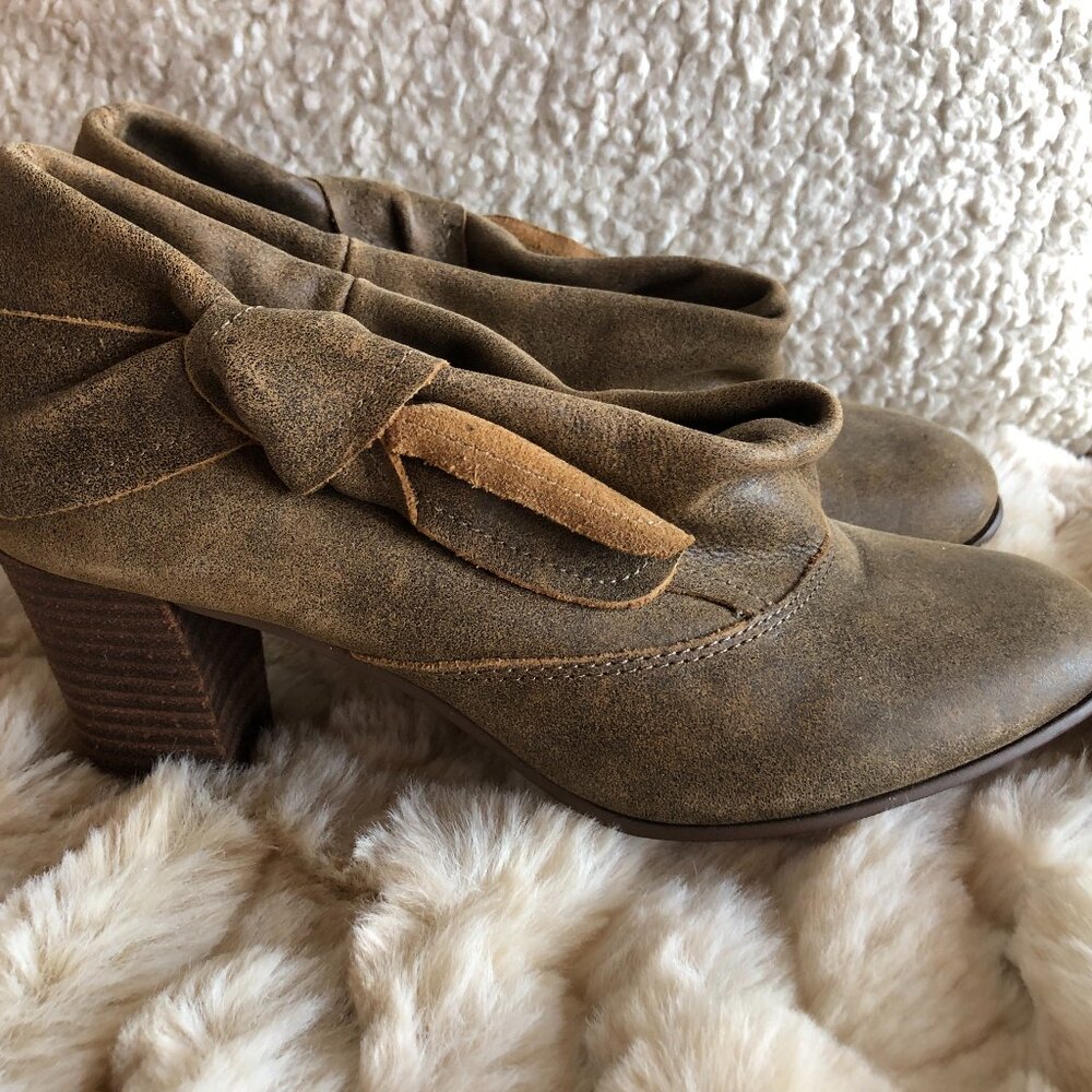Pink Studio style Toby size 6M leather booties